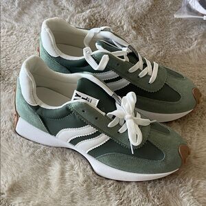 Brand New Green & White Retro Runner Sneakers